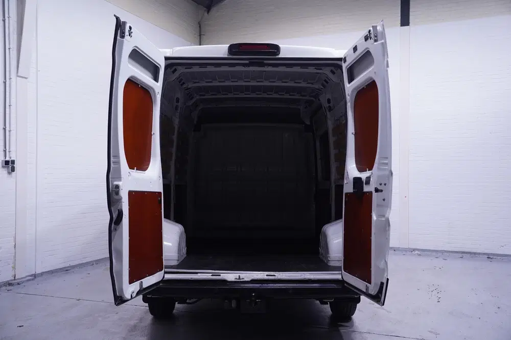 Peugeot Boxer 2.2 BlueHDi 140 pk L2H2 Premium Navi uit 2020, foto 12