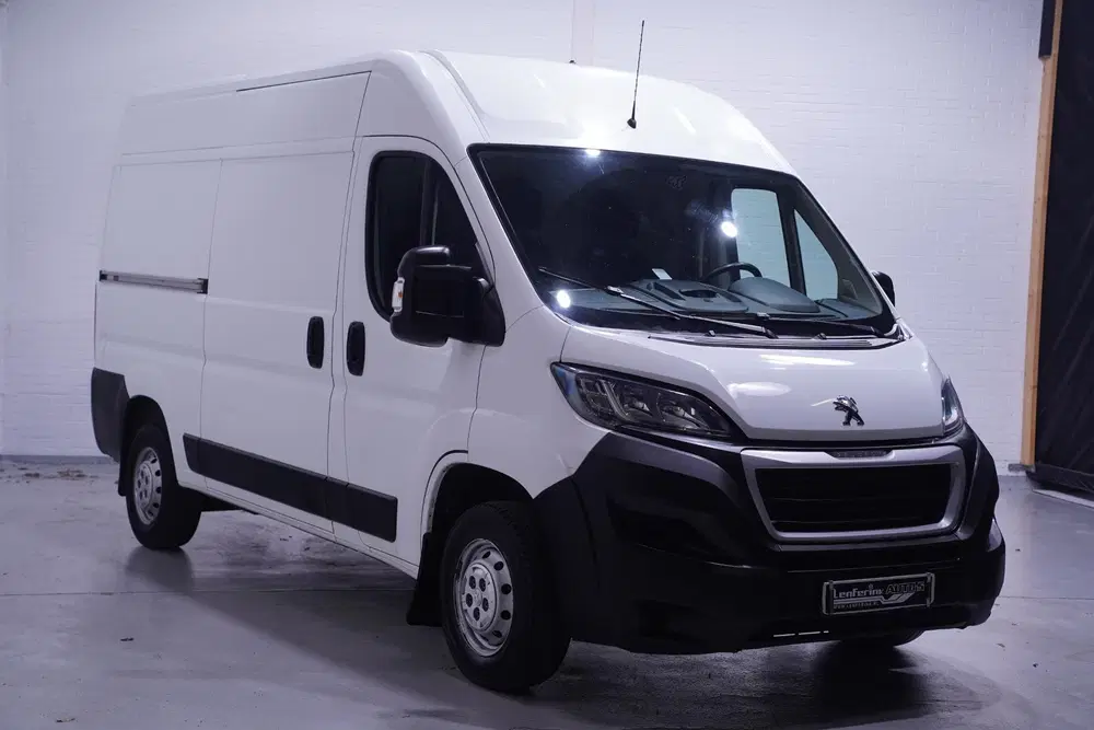 Peugeot Boxer 2.2 BlueHDi 140 pk L2H2 Premium Navi uit 2020, foto 2