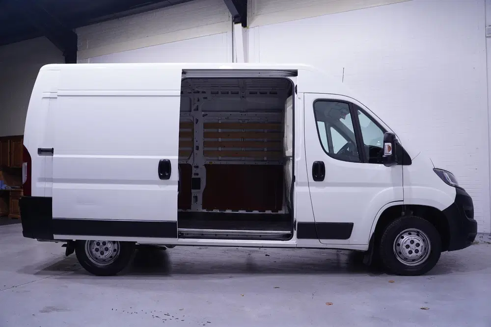 Peugeot Boxer 2.2 BlueHDi 140 pk L2H2 Premium Navi uit 2020, foto 9