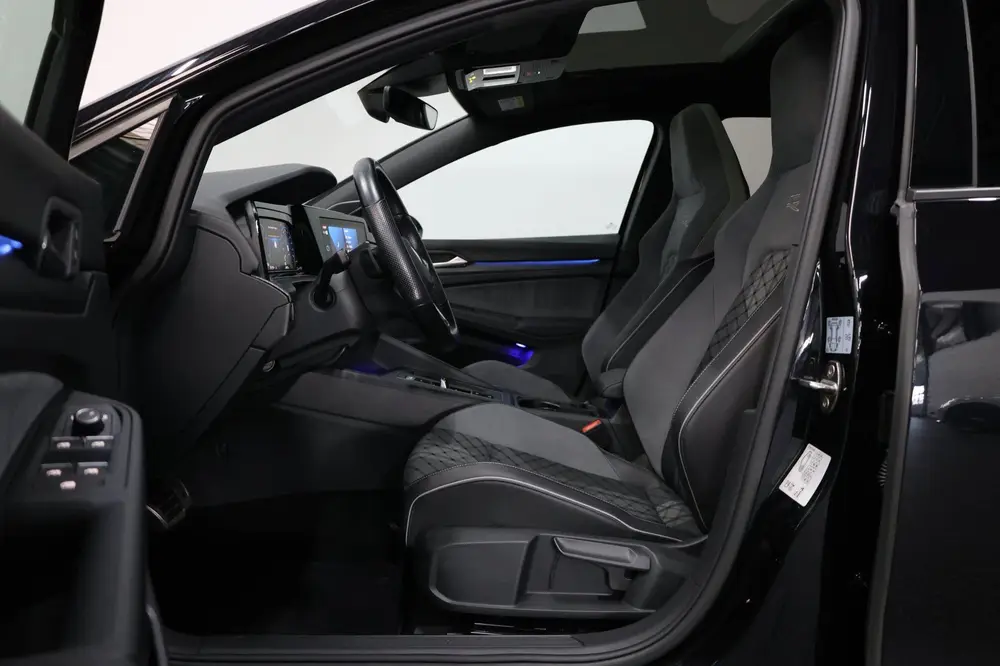 Volkswagen Golf 1.5 eTSI R-Line IQ+LED/VIRTUAL/SFEER/ALCANTA uit 2020, foto 11