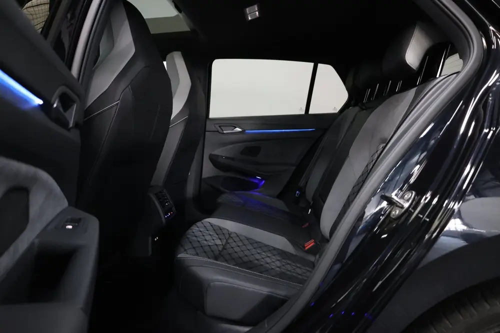 Volkswagen Golf 1.5 eTSI R-Line IQ+LED/VIRTUAL/SFEER/ALCANTA uit 2020, foto 12