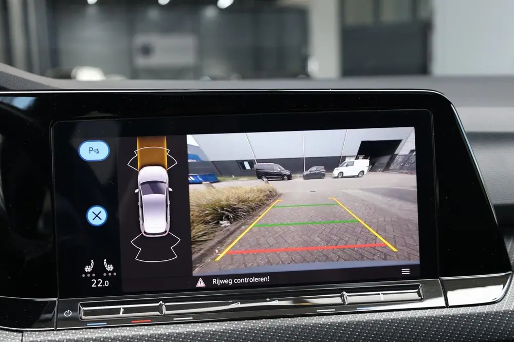 Volkswagen Golf 1.5 eTSI R-Line IQ+LED/VIRTUAL/SFEER/ALCANTA uit 2020, foto 17