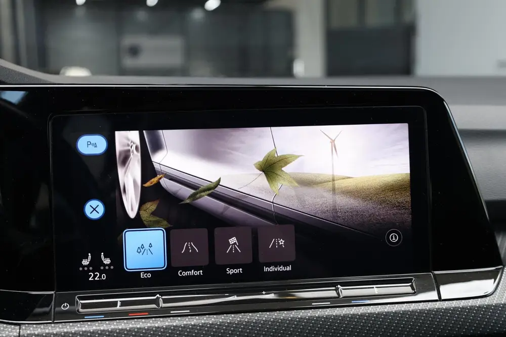Volkswagen Golf 1.5 eTSI R-Line IQ+LED/VIRTUAL/SFEER/ALCANTA uit 2020, foto 20