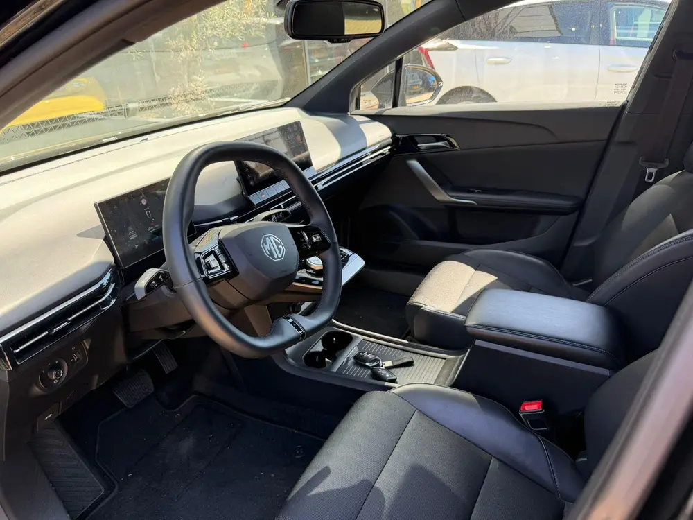 MG MG4 Luxury 64 kWh Long Range uit 2023, foto 10