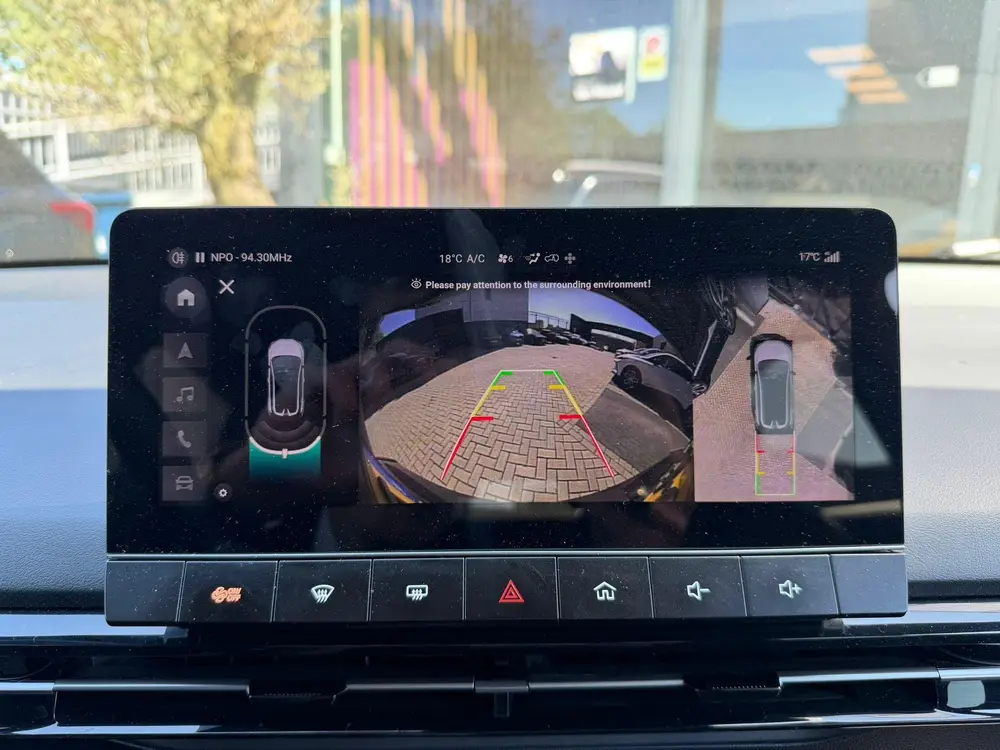 MG MG4 Luxury 64 kWh Long Range uit 2023, foto 12