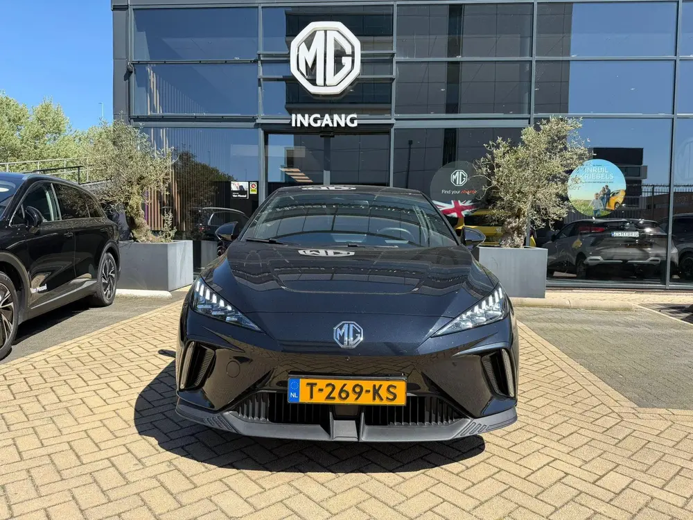 MG MG4 Luxury 64 kWh Long Range uit 2023, foto 2