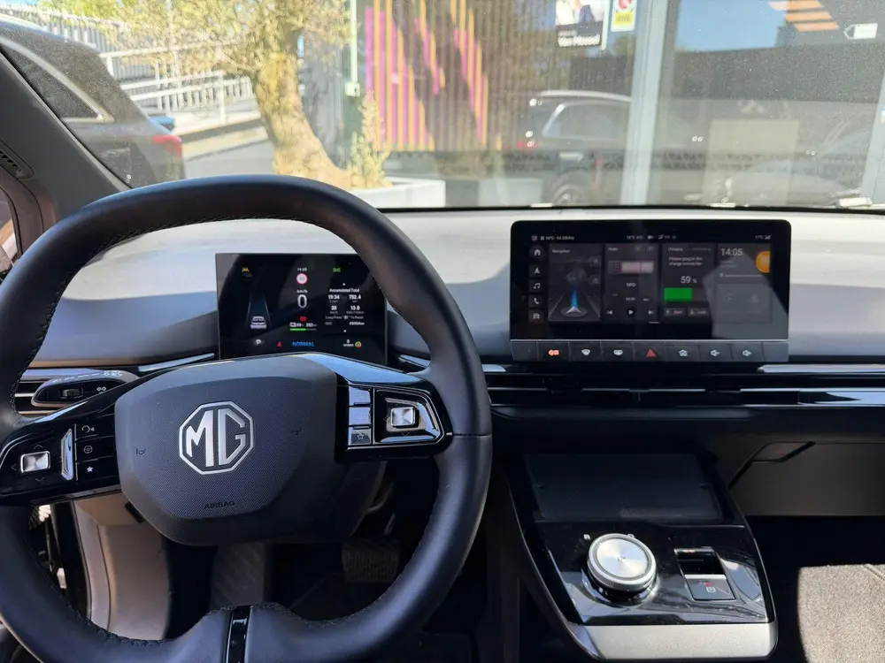 MG MG4 Luxury 64 kWh Long Range uit 2023, foto 9
