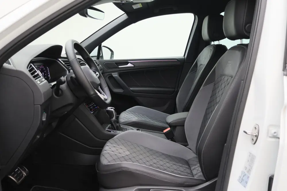 Volkswagen Tiguan 1.5 TSI R-Line Business+ Camera, Apple Car uit 2020, foto 11