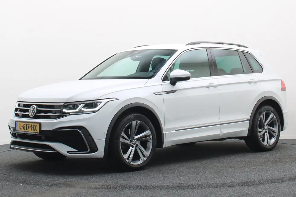 Volkswagen Tiguan 1.5 TSI R-Line Business+ Camera, Apple Car uit 2020, foto 18