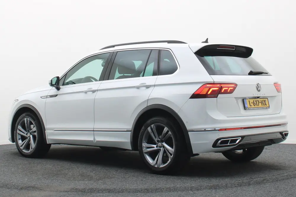 Volkswagen Tiguan 1.5 TSI R-Line Business+ Camera, Apple Car uit 2020, foto 3