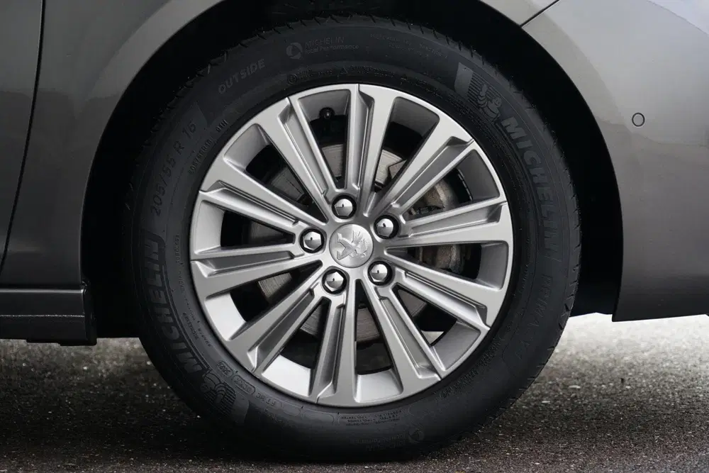 Peugeot 308 1.2 PureTech Allure Pack uit 2020, foto 3