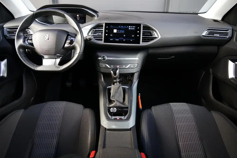 Peugeot 308 1.2 PureTech Allure Pack uit 2020, foto 4