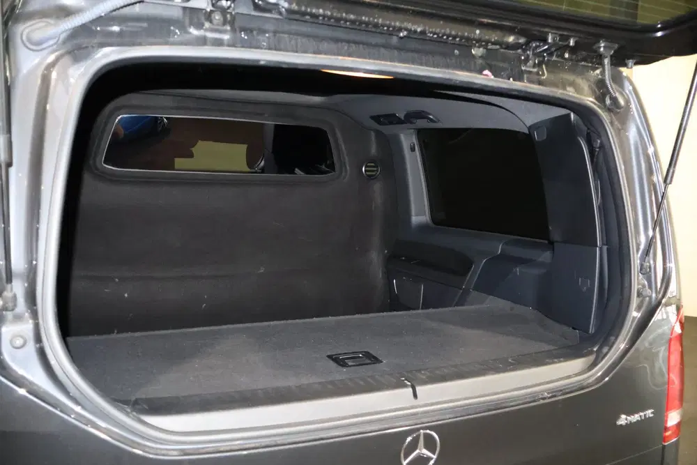 Mercedes-Benz V-Klasse 300d 4-MATIC Lang DC Avantgarde Editi uit 2023, foto 16