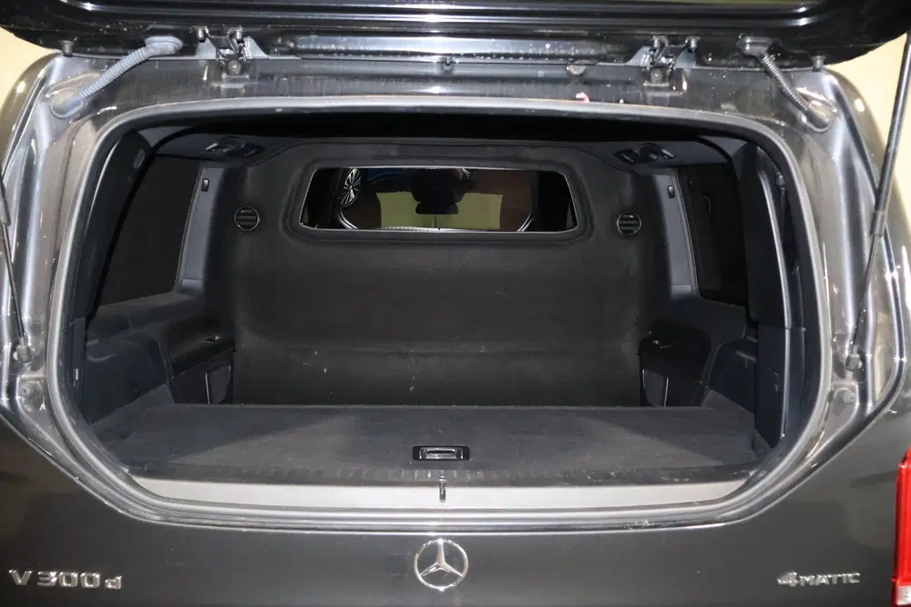 Mercedes-Benz V-Klasse 300d 4-MATIC Lang DC Avantgarde Editi uit 2023, foto 17