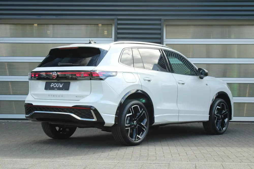 Volkswagen Tiguan 1.5 eHybrid 204pk R-Line Edition | Panoram uit 2026, foto 2