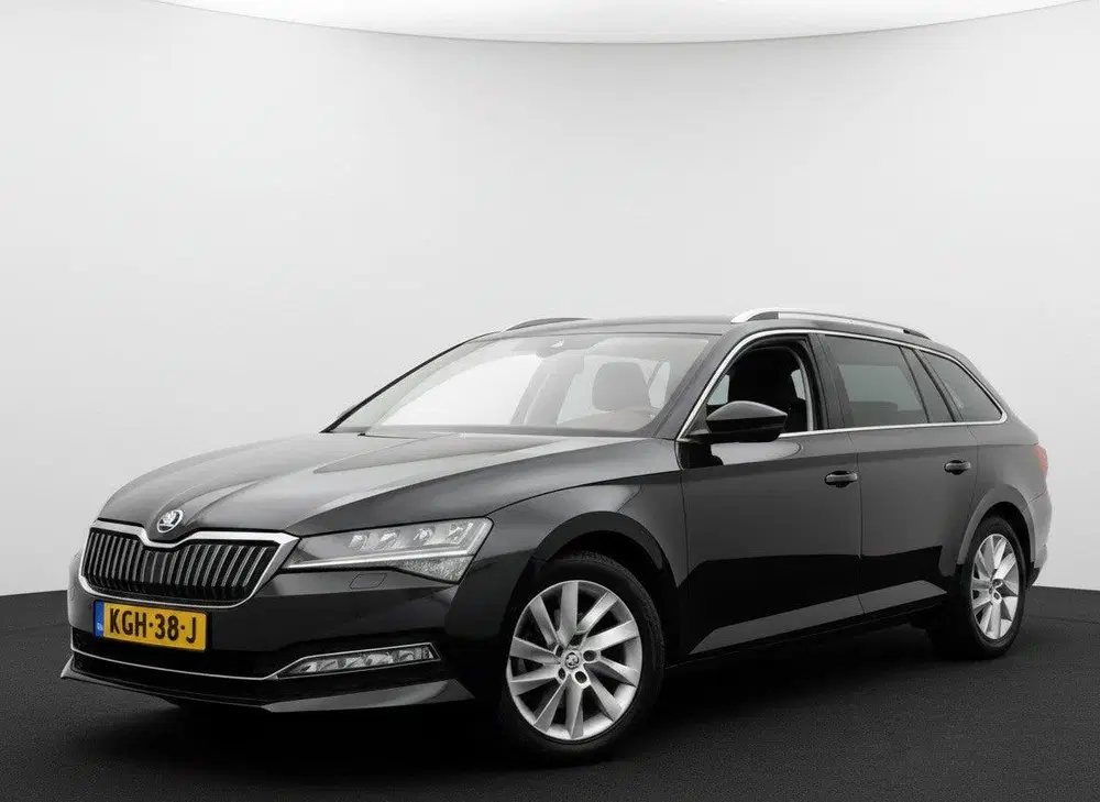 Skoda Superb iV 218PK DSG HYBRID BUSINESS CAMERA uit 2020, foto 2