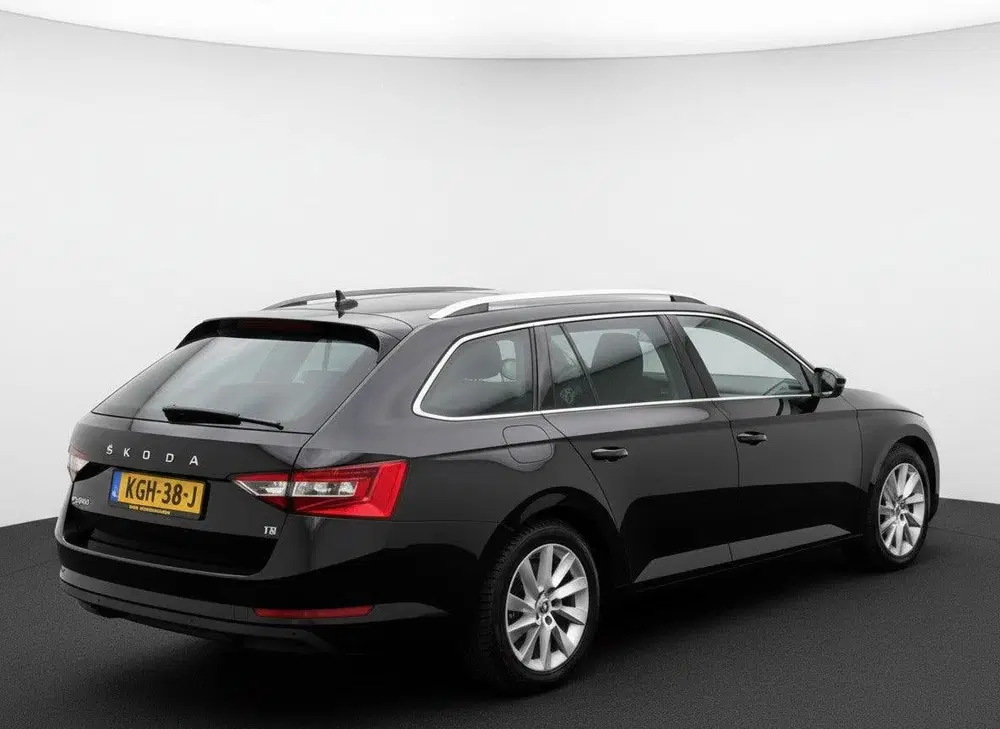 Skoda Superb iV 218PK DSG HYBRID BUSINESS CAMERA uit 2020, foto 5
