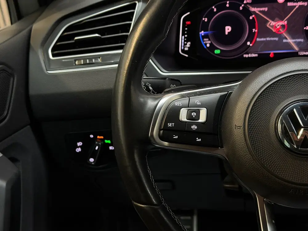 Volkswagen Tiguan 1.5 TSI 3x R-Line 2019 DSG LED PANO CAMERA uit 2019, foto 19