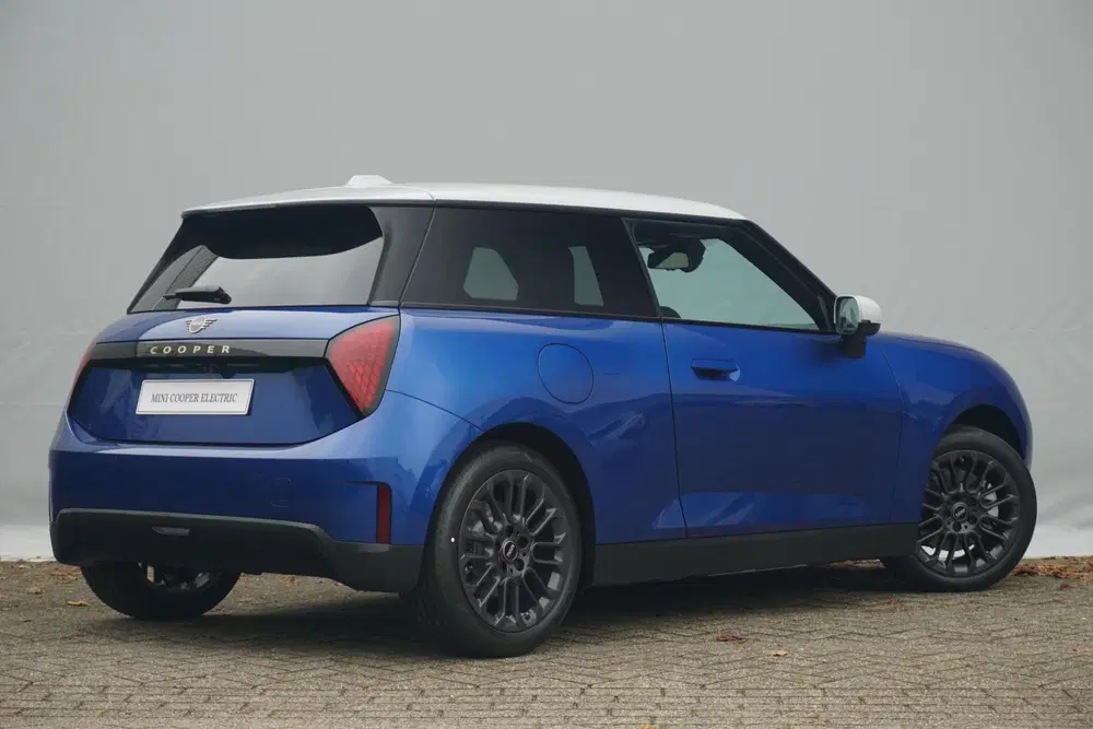 Mini Cooper Cooper E Favoured Trim uit 2026, foto 2