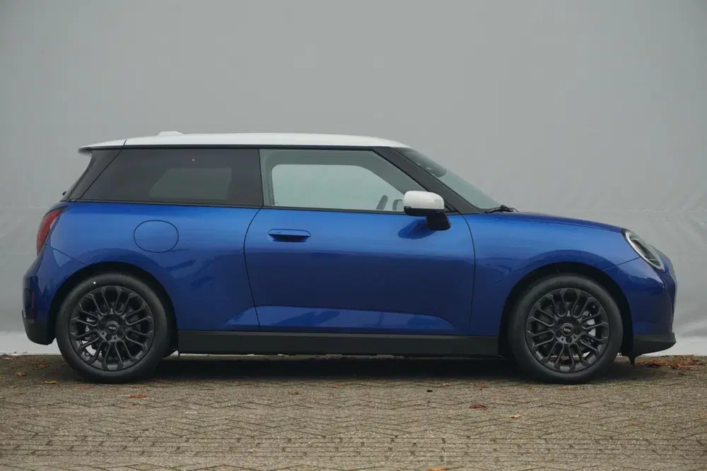 Mini Cooper Cooper E Favoured Trim uit 2026, foto 4
