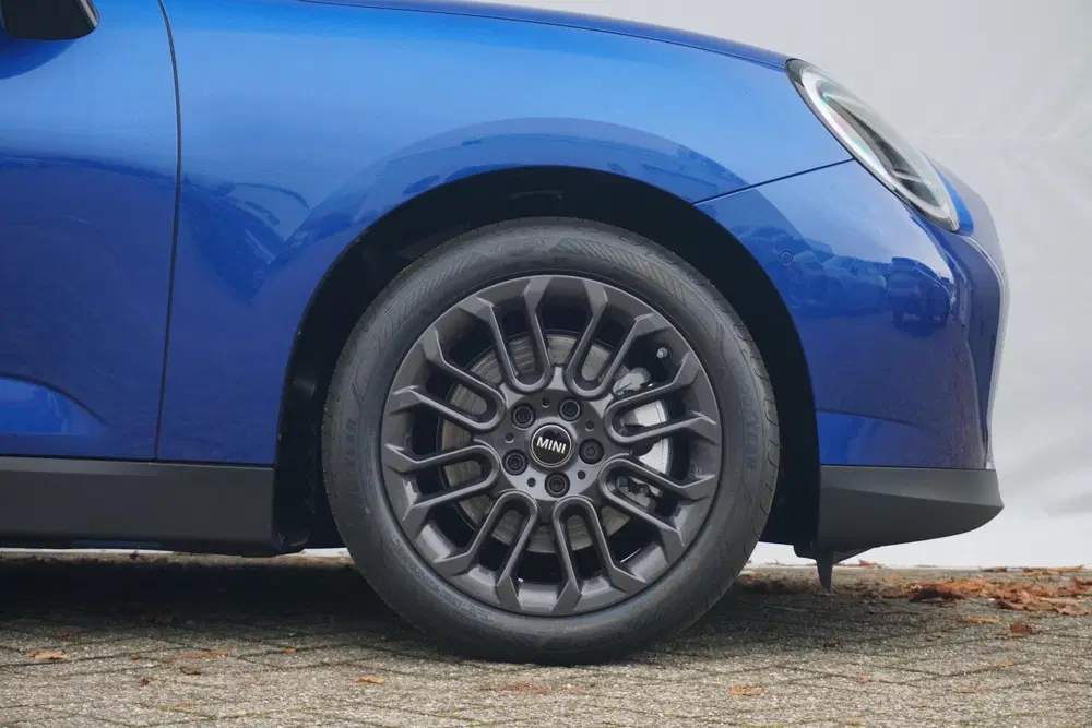 Mini Cooper Cooper E Favoured Trim uit 2026, foto 6