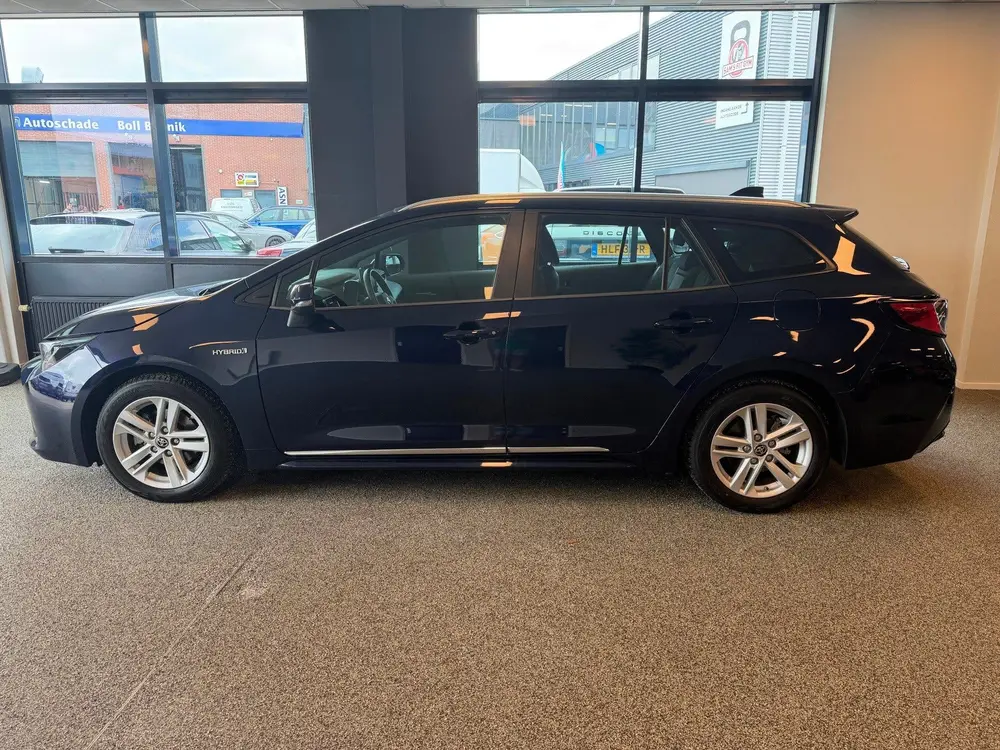 Toyota Corolla 1.8 Hybrid Active Automaat uit 2021, foto 2