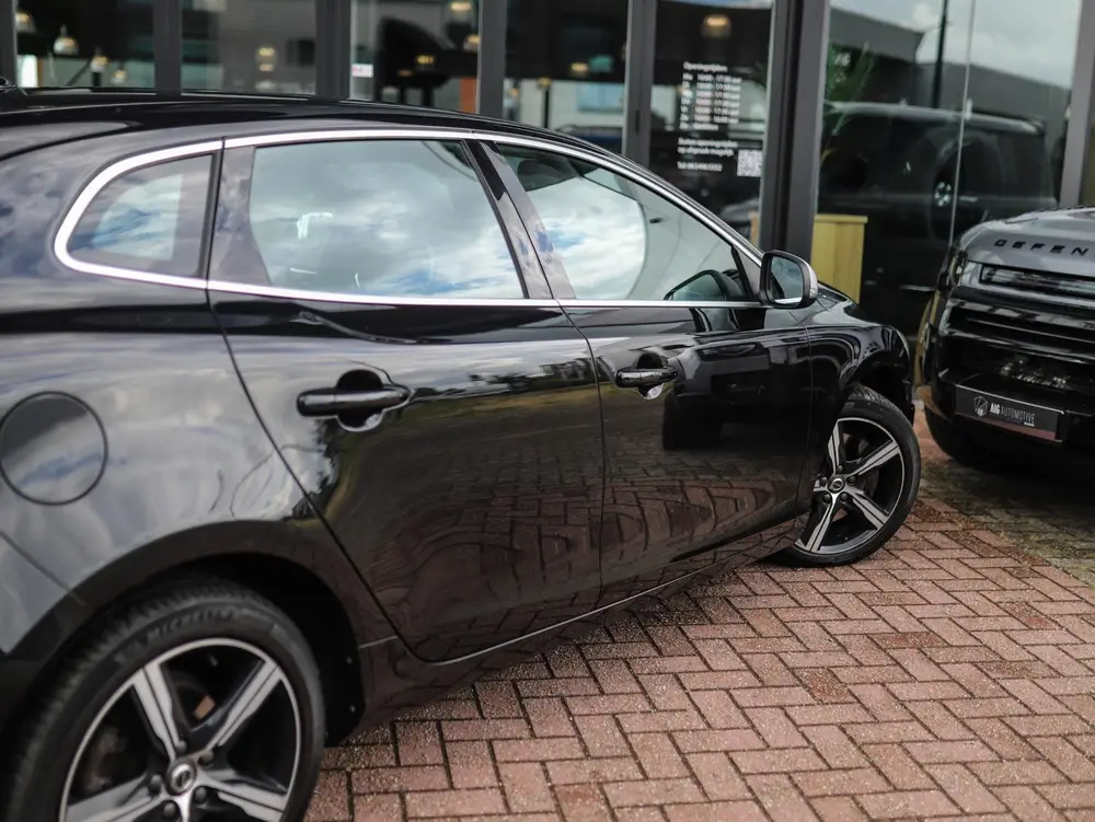 Volvo V40 2.0 D3 R-Design uit 2019, foto 13