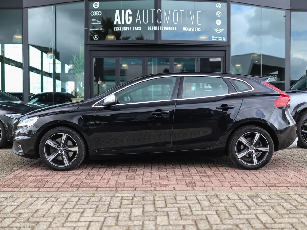 Volvo V40 2.0 D3 R-Design uit 2019, foto 16