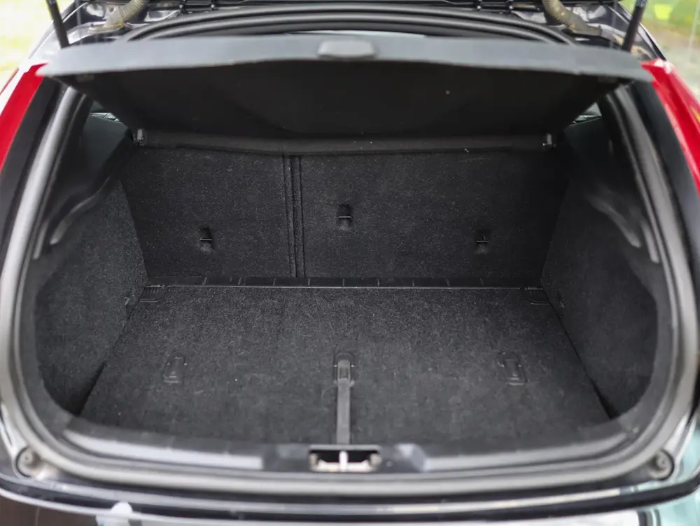 Volvo V40 2.0 D3 R-Design uit 2019, foto 18