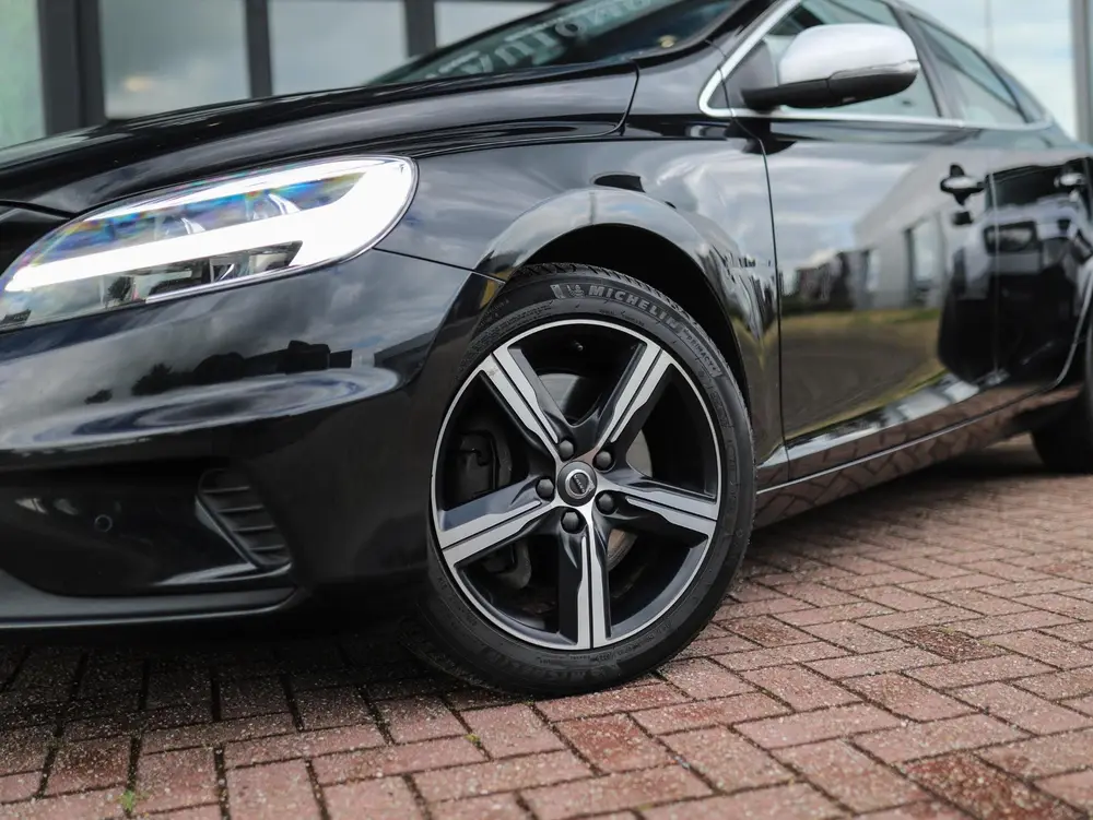 Volvo V40 2.0 D3 R-Design uit 2019, foto 2