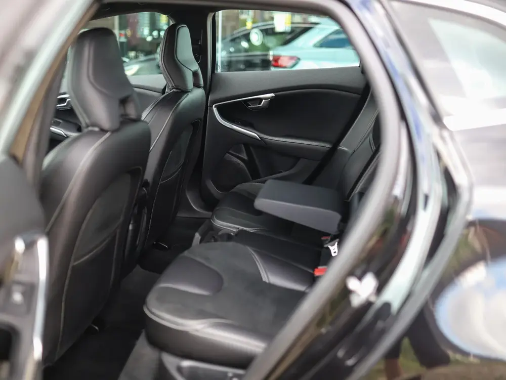Volvo V40 2.0 D3 R-Design uit 2019, foto 20