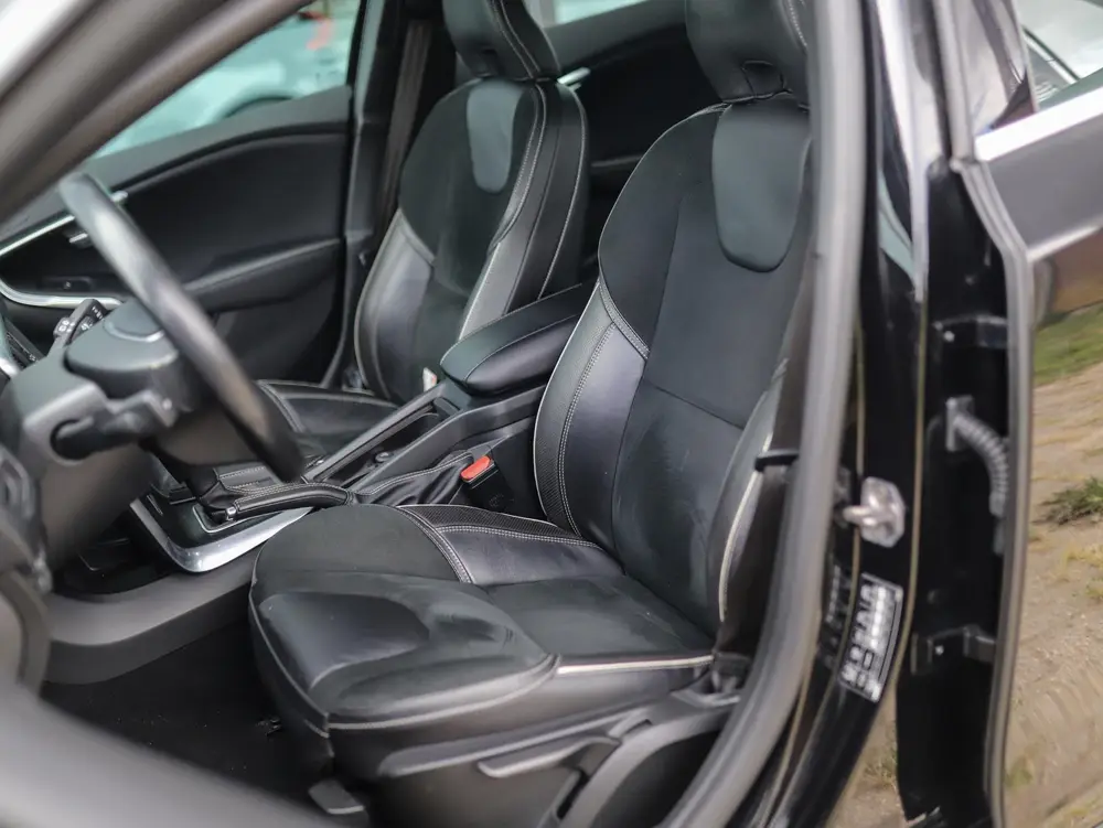 Volvo V40 2.0 D3 R-Design uit 2019, foto 4