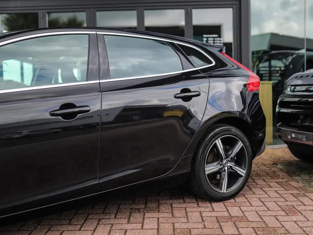 Volvo V40 2.0 D3 R-Design uit 2019, foto 5