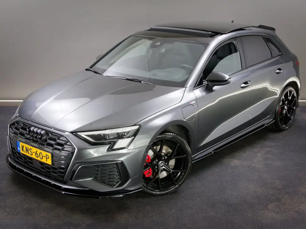 Audi A3 Sportback 45 TFSI e S-Line Edition Competi uit 2023, foto 11