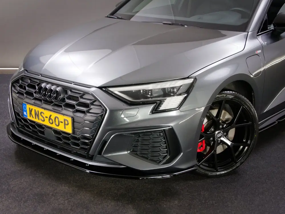 Audi A3 Sportback 45 TFSI e S-Line Edition Competi uit 2023, foto 12