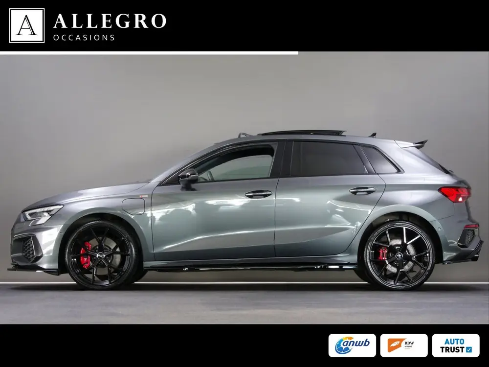 Audi A3 Sportback 45 TFSI e S-Line Edition Competi uit 2023, foto 3