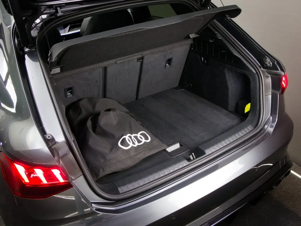 Audi A3 Sportback 45 TFSI e S-Line Edition Competi uit 2023, foto 9