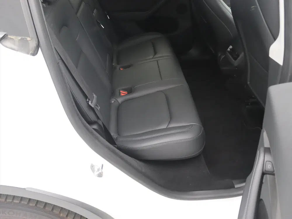 Tesla Model Y Long Range AWD 75kWh 351pk 92.2% SoH [ AMD uit 2023, foto 15