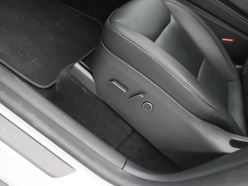 Tesla Model Y Long Range AWD 75kWh 351pk 92.2% SoH [ AMD uit 2023, foto 18