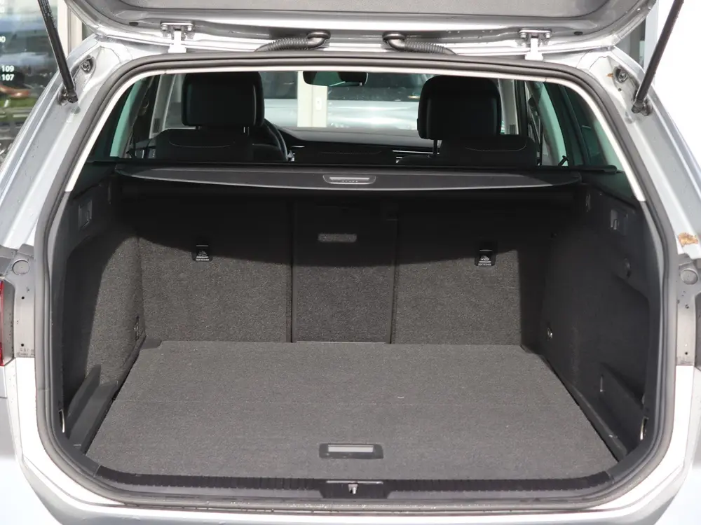 Volkswagen Passat Variant 2.0 TDI 150 pk DSG Business | Navi uit 2023, foto 13