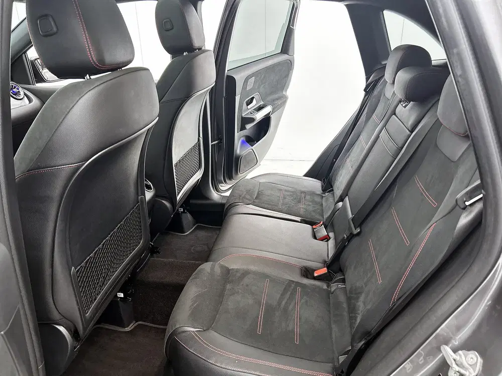 Mercedes-Benz B-Klasse 200 Business Solution AMG uit 2021, foto 19