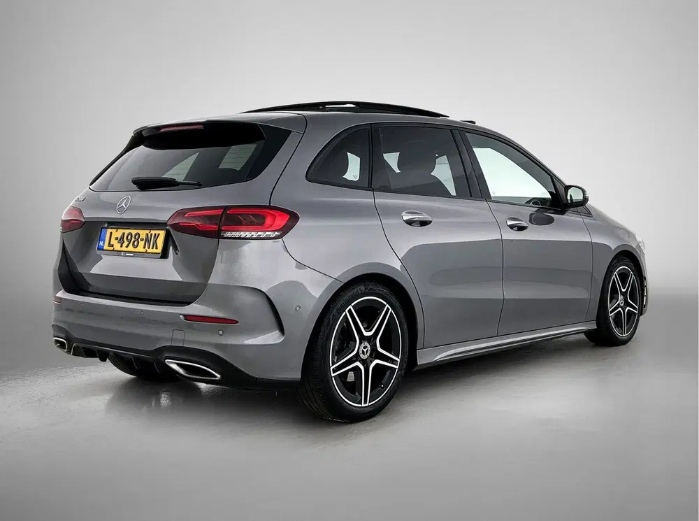 Mercedes-Benz B-Klasse 200 Business Solution AMG uit 2021, foto 2