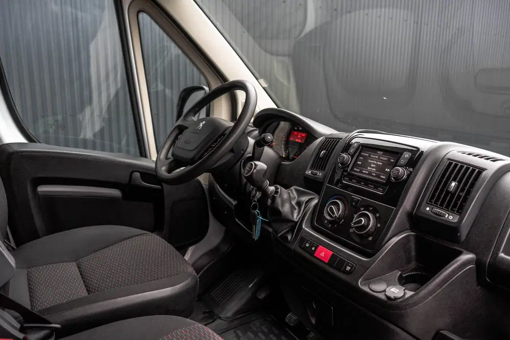 Peugeot Boxer 330 2.2 BlueHDi 120 L2H2 Premium uit 2021, foto 2