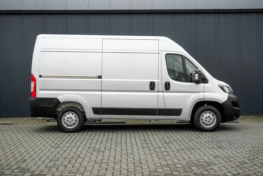 Peugeot Boxer 330 2.2 BlueHDi 120 L2H2 Premium uit 2021, foto 6