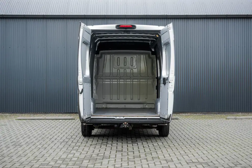 Peugeot Boxer 330 2.2 BlueHDi 120 L2H2 Premium uit 2021, foto 9