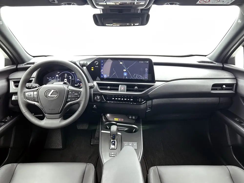 Lexus UX 300h F SPORT Design uit 2025, foto 4