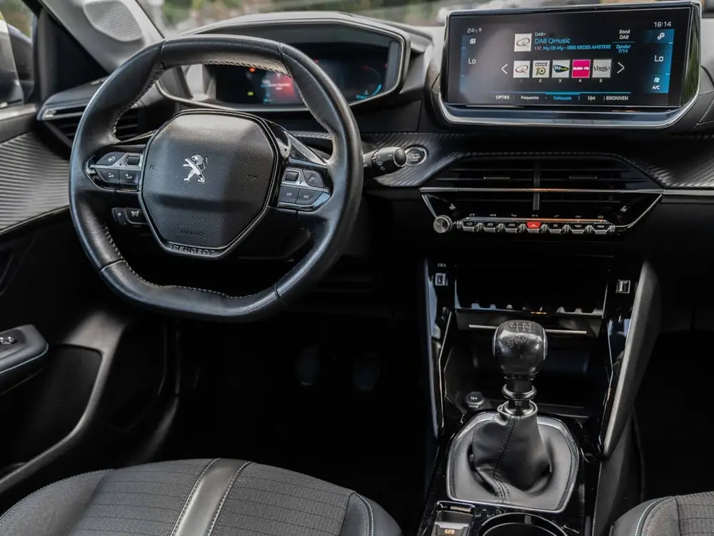 Peugeot 208 1.2 PureTech GT | 3D i-Cockpit | APPLE CARPLAY | uit 2022, foto 2