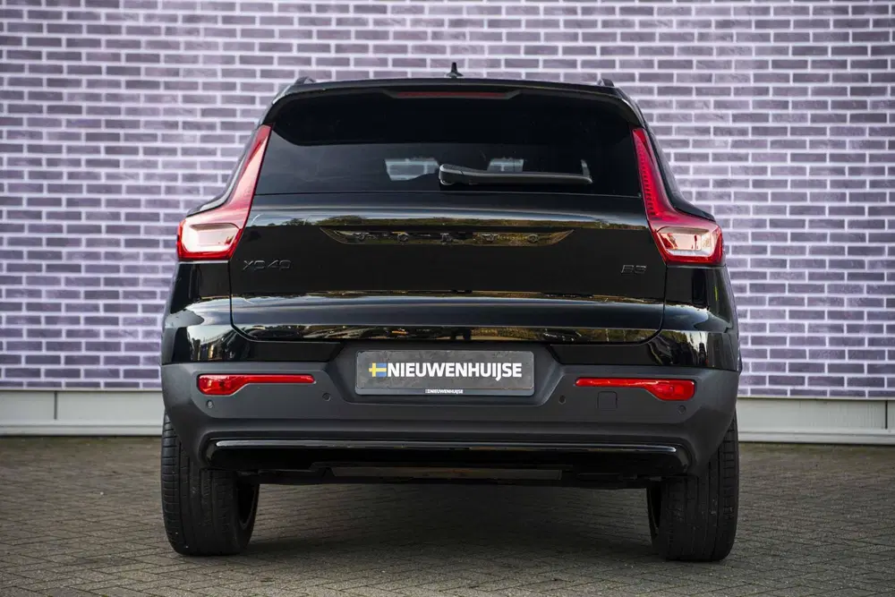 Volvo XC40 2.0 B3 Plus Dark Black Edition uit 2025, foto 10