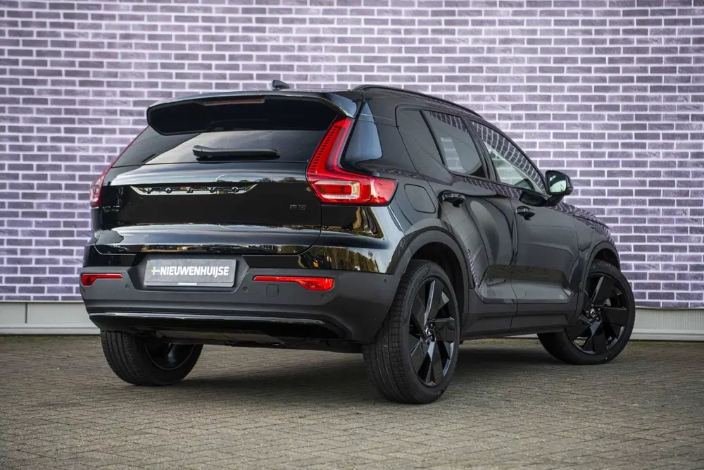 Volvo XC40 2.0 B3 Plus Dark Black Edition uit 2025, foto 2