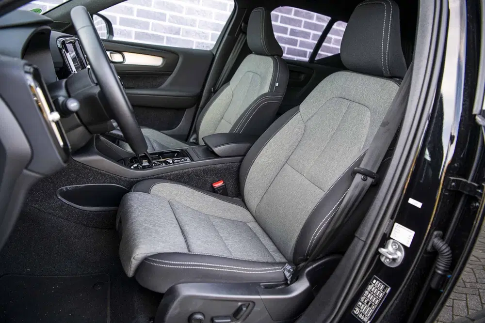 Volvo XC40 2.0 B3 Plus Dark Black Edition uit 2025, foto 6